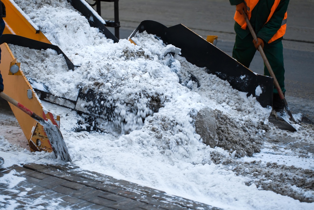 workers sweep snow from road in winter cleaning r 2025 01 10 21 37 57 utc min